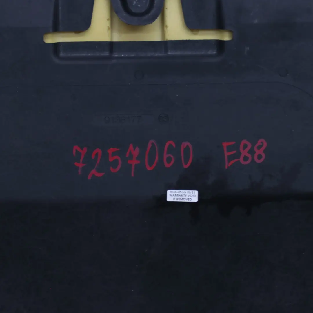 Schienale posteriore Cabrio Copertura in pelle Boston Beige per BMW E88 con numero di parte 7257060 BMW E88 Schienale posteriore Cabrio Copertura in pelle Boston Beige - SKU 7257060 - Numero di parte 7257060