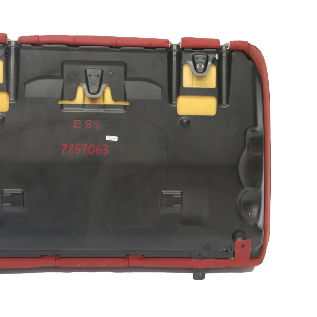 Asiento Trasero Banco Respaldo Cubierta Cuero Boston Rojo para BMW E88 Convertible con número de pieza 7257063 BMW E88 Convertible Asiento Trasero Banco Respaldo Cubierta Cuero Boston Rojo - SKU 7257063 - Número de pieza 7257063