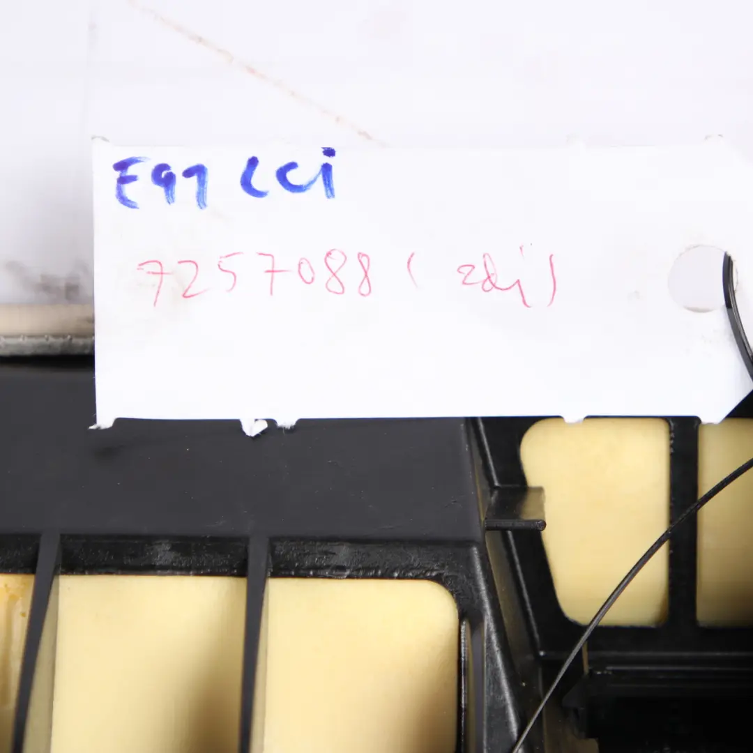 Sedile posteriore Divano Base Panca Divano Pelle Dakota Oyster per BMW E90 E91 LCI con numero di parte 7257088 BMW E90 E91 LCI Sedile posteriore Divano Base Panca Divano Pelle Dakota Oyster - SKU 7257088 - Numero di parte 7257088