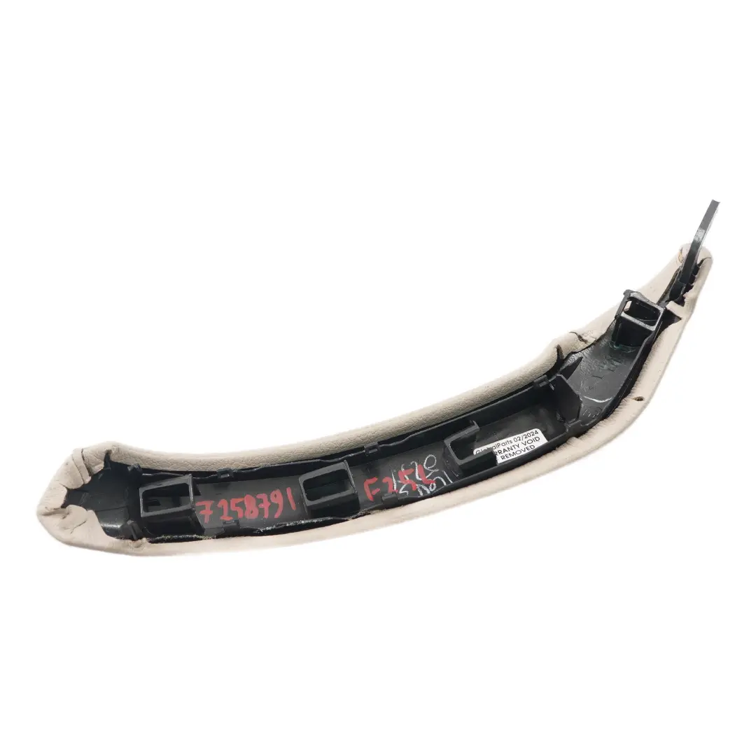 Puerta Tarjeta Manija Cubierta Agarre Izquierda Cuero Nevada Oyster para BMW X3 F25 con número de pieza 7258791 BMW X3 F25 Puerta Tarjeta Manija Cubierta Agarre Izquierda Cuero Nevada Oyster - SKU 7258791 - Número de pieza 7258791