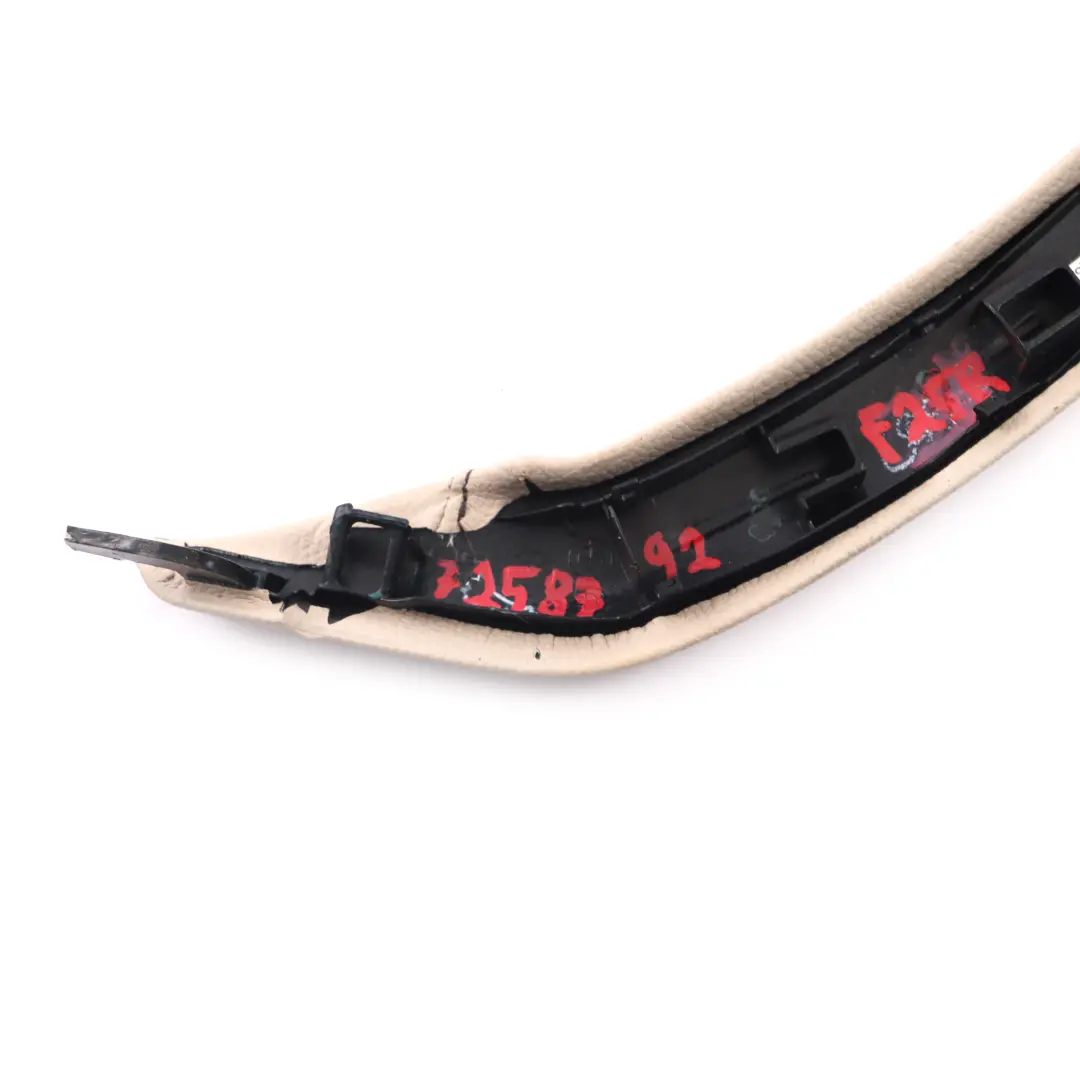 Puerta Tarjeta Interior Cubierta Agarre Derecho Cuero Nevada Oyster para BMW X3 F25 con número de pieza 7258792 BMW X3 F25 Puerta Tarjeta Interior Cubierta Agarre Derecho Cuero Nevada Oyster - SKU 7258792 - Número de pieza 7258792