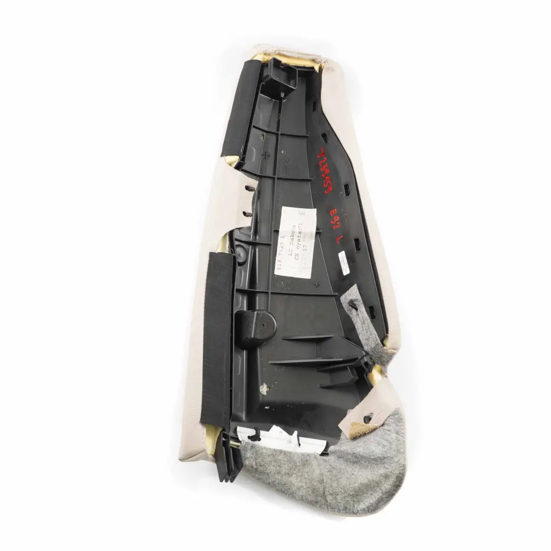 Finitura laterale sedile posteriore sinistro pelle Dakota Oyster per BMW E92 Coupe con numero di parte 52207259159 BMW E92 Coupe Finitura laterale sedile posteriore sinistro pelle Dakota Oyster - SKU 7259159 - Numero di parte 52207259159