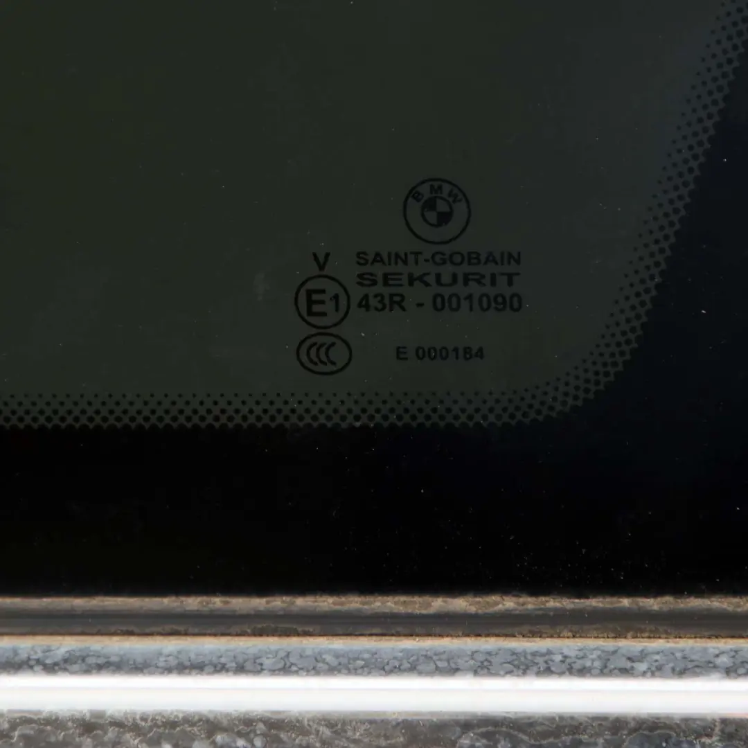 Finestrino Posteriore Destro Nero AS3 Vetro Striscia Cromata per BMW F31 Touring con numero di parte 7259248 BMW F31 Touring Finestrino Posteriore Destro Nero AS3 Vetro Striscia Cromata - SKU 7259248 - Numero di parte 7259248