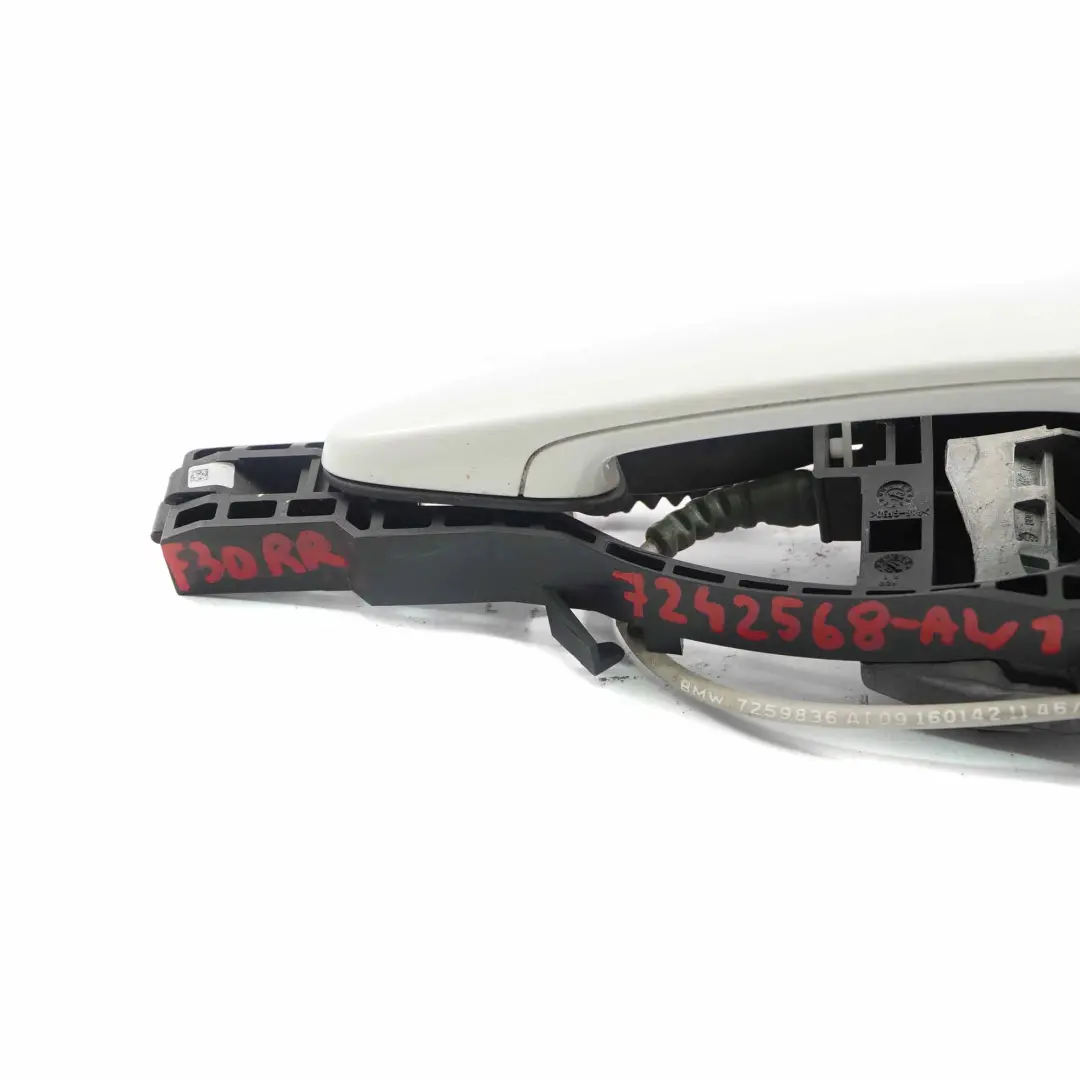 Posteriore Destra Esterna Alpinweiss Bianco Alpino 300 Maniglia Porta per BMW F30 con numero di parte 7259836 BMW F30 Posteriore Destra Esterna Alpinweiss Bianco Alpino 300 Maniglia Porta - SKU 7259836-AW3 - Numero di parte 7259836