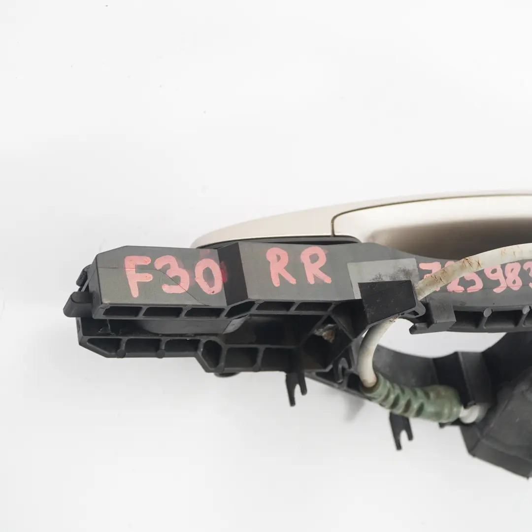 Poignée de porte BMW F30 F31 Prise arrière droite extérieure Orion Argent A92 pour à propos du numéro de pièce 7259836 Poignée de porte BMW F30 F31 Prise arrière droite extérieure Orion Argent A92 - SKU 7259836-ORION - Numéro de pièce 7259836