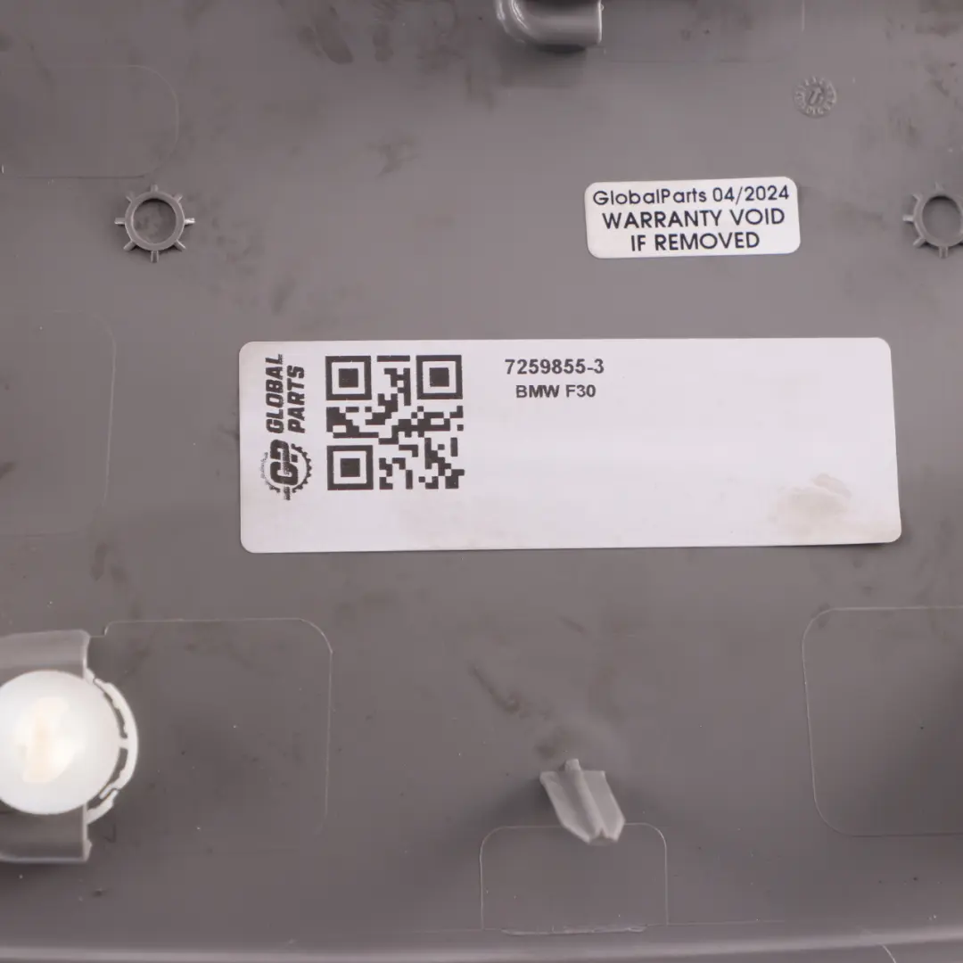 Osłona Panel Trzeciego Światła Stopu Szara do BMW F30 o numerze 7259855 BMW F30 Osłona Panel Trzeciego Światła Stopu Szara - SKU 7259855-3 - Numer Części 7259855