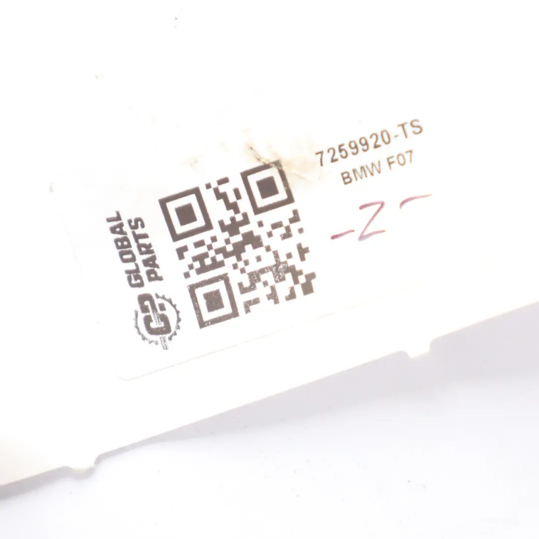 Listwa Relingowa Dachowa Prawa Titan Silver - 354 do BMW F07 GT o numerze 7259920 BMW F07 GT Listwa Relingowa Dachowa Prawa Titan Silver - 354 - SKU 7259920-TS - Numer Części 7259920