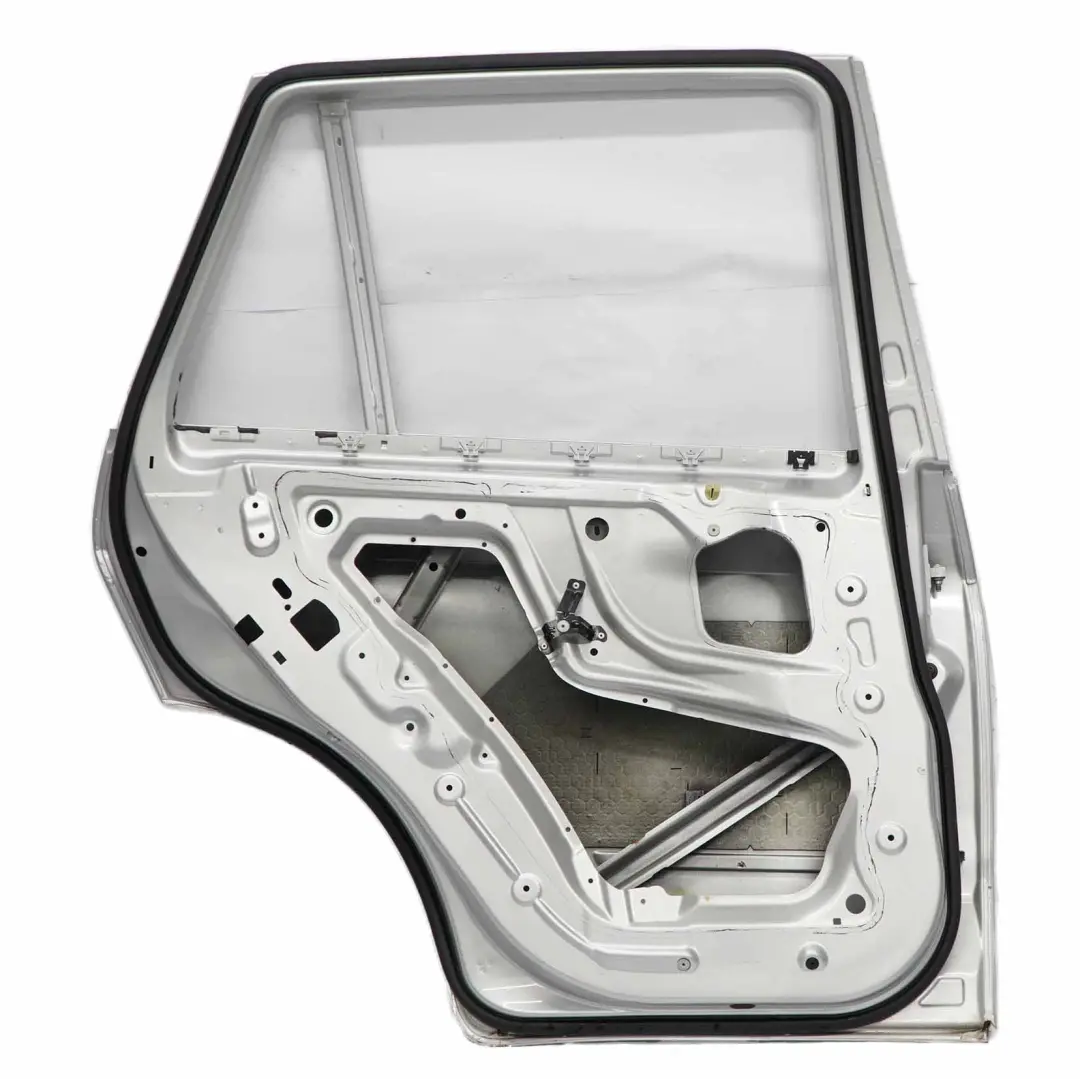 Porta posteriore sinistra Titansilber Titan Silver Metallic - 354 per BMW X5 E70 con numero di parte 7261481 BMW X5 E70 Porta posteriore sinistra Titansilber Titan Silver Metallic - 354 - SKU 7261481-TS1 - Numero di parte 7261481