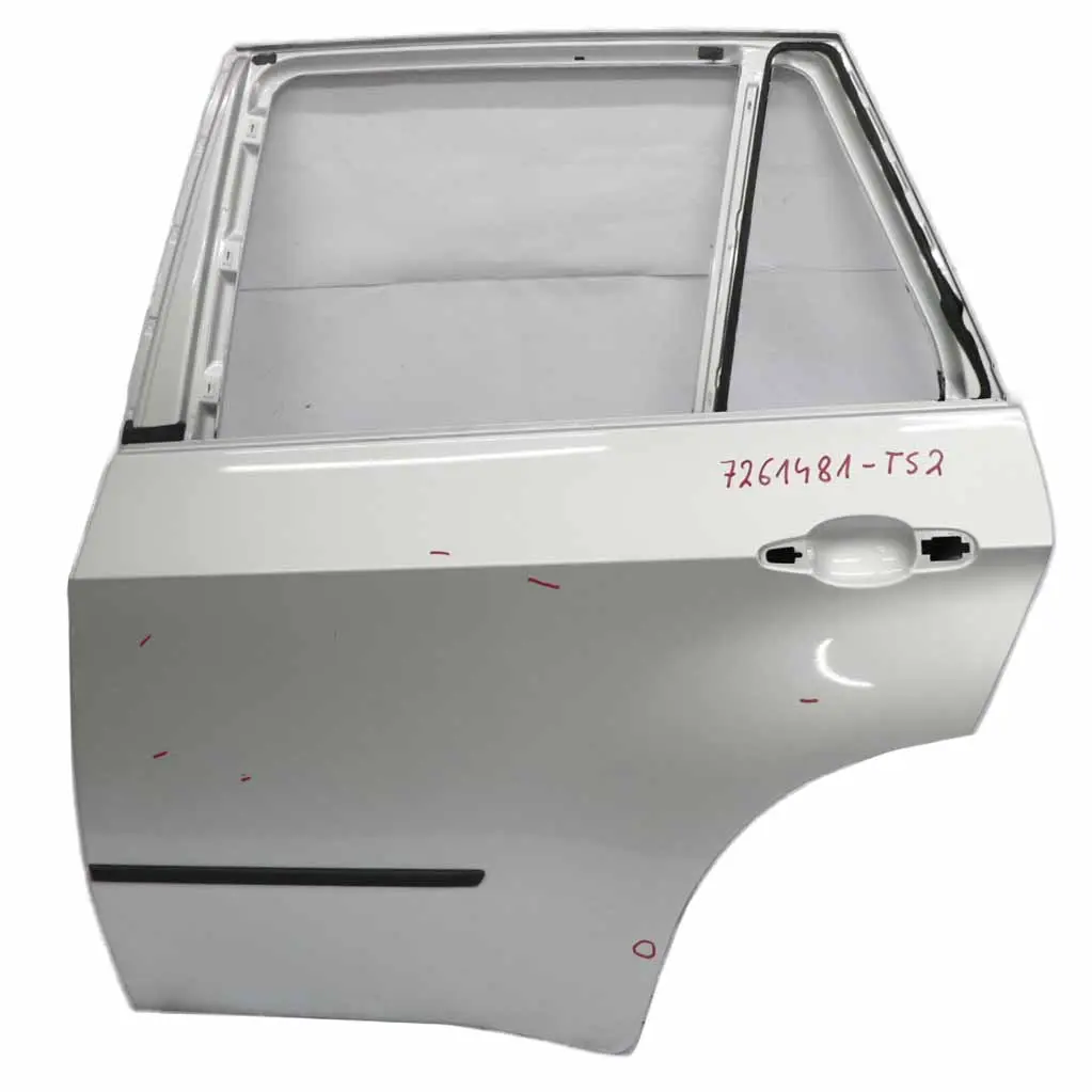Porta posteriore sinistra Titansilber Titan Silver Metallic - 354 per BMW X5 E70 con numero di parte 7261481 BMW X5 E70 Porta posteriore sinistra Titansilber Titan Silver Metallic - 354 - SKU 7261481-TS2 - Numero di parte 7261481