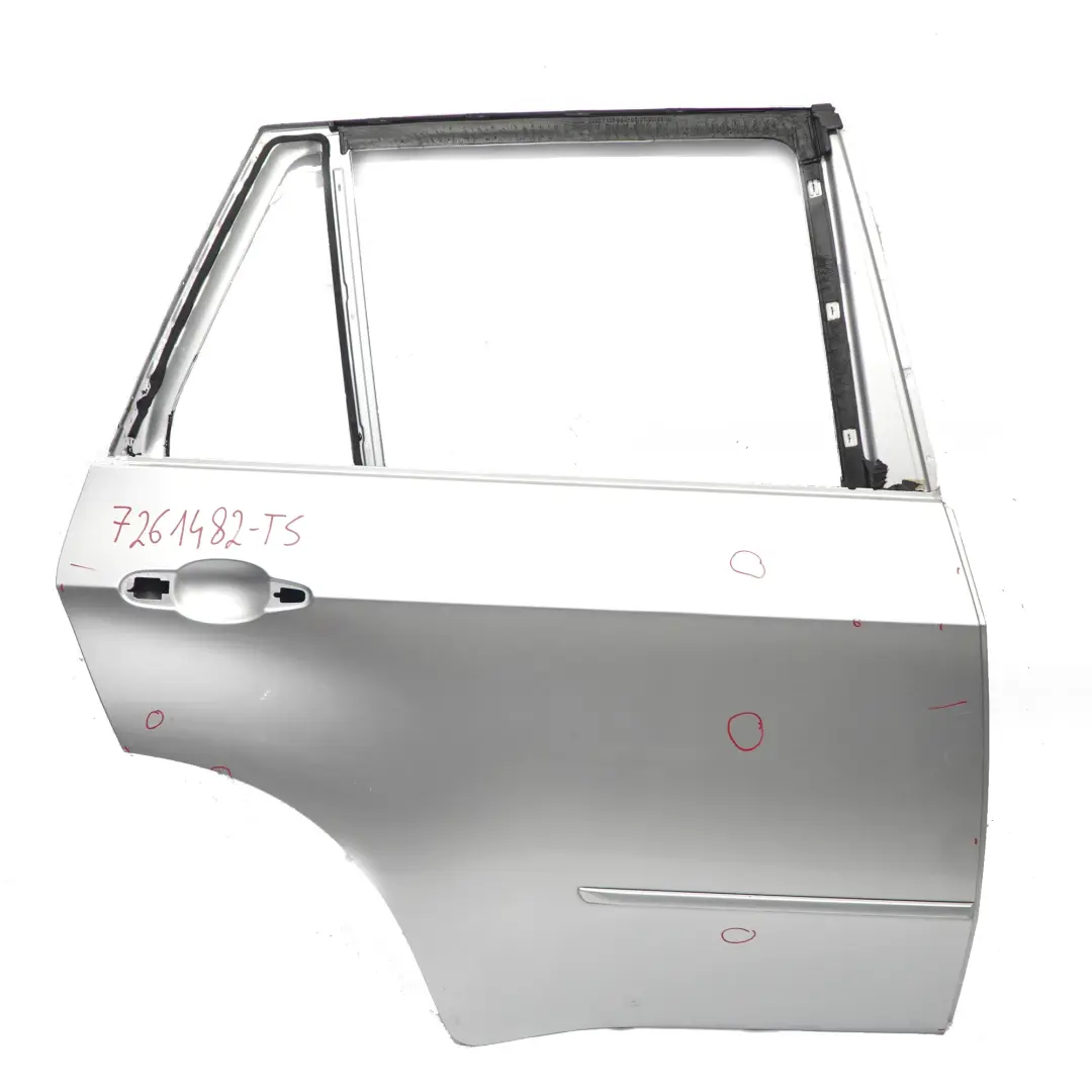 Puerta Trasera Derecha Titansilber Titan Silver Metallic - 354 para BMW X5 E70 con número de pieza 7261482 BMW X5 E70 Puerta Trasera Derecha Titansilber Titan Silver Metallic - 354 - SKU 7261482-TS - Número de pieza 7261482