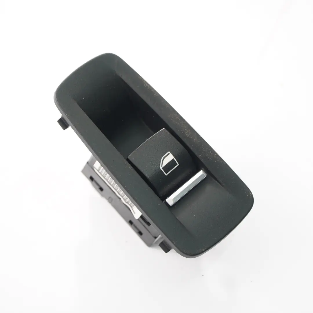 Przełącznik Szyby Przednich drzwi Pasażera Czarny do BMW F13 F12 F06 o numerze 7262075 BMW F13 F12 F06 Przełącznik Szyby Przednich drzwi Pasażera Czarny - SKU 7262075-1 - Numer Części 7262075