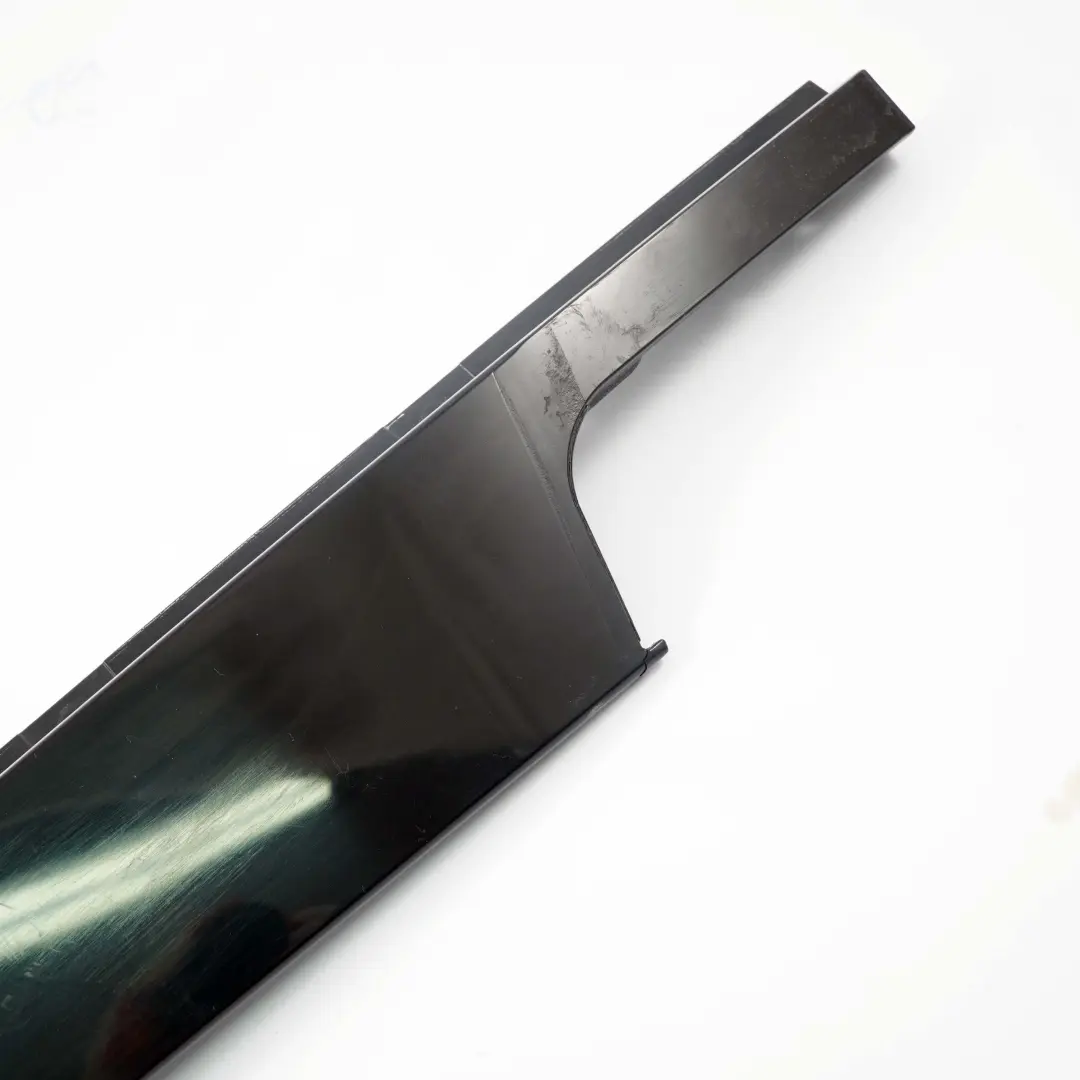 Copertura Anteriore Destra Colonnporta Alto Lucido per BMW F30 F31 LCI con numero di parte 7263384 BMW F30 F31 LCI Copertura Anteriore Destra Colonnporta Alto Lucido - SKU 7263384 - Numero di parte 7263384