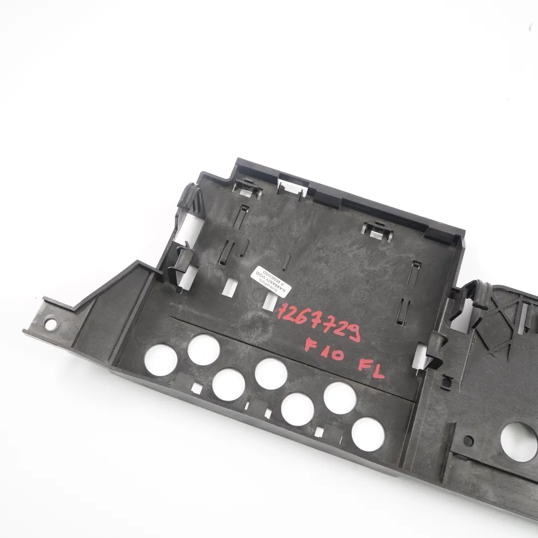 Recubrimiento Panel Debajo Asiento Izquierdo Placa Asiento para BMW F01 F10 con número de pieza 7267729 BMW F01 F10 Recubrimiento Panel Debajo Asiento Izquierdo Placa Asiento - SKU 7267729 - Número de pieza 7267729