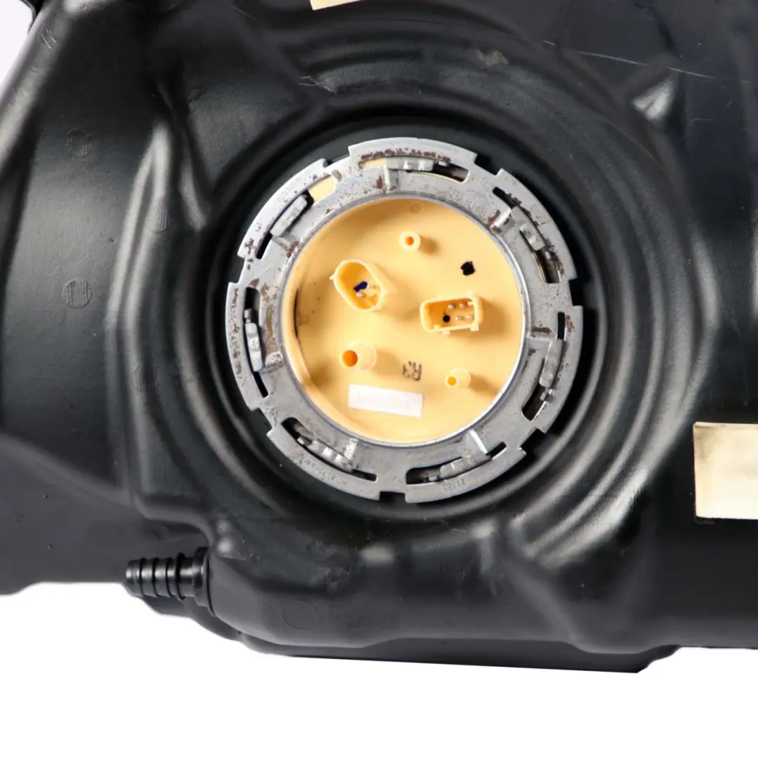 Complete Tank Container to Fuel Tank Diesel BMW F07 GT with Part number 7268032 Fuel Tank Diesel BMW F07 GT Complete Tank Container - SKU 7268032-2 - Part number 7268032