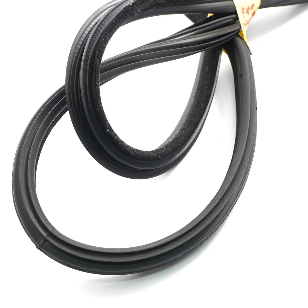 Coupé guidatore della porta anteriore destra, guarnizione meteo per BMW F13 con numero di parte 7268800 BMW F13 Coupé guidatore della porta anteriore destra, guarnizione meteo - SKU 7268800 - Numero di parte 7268800