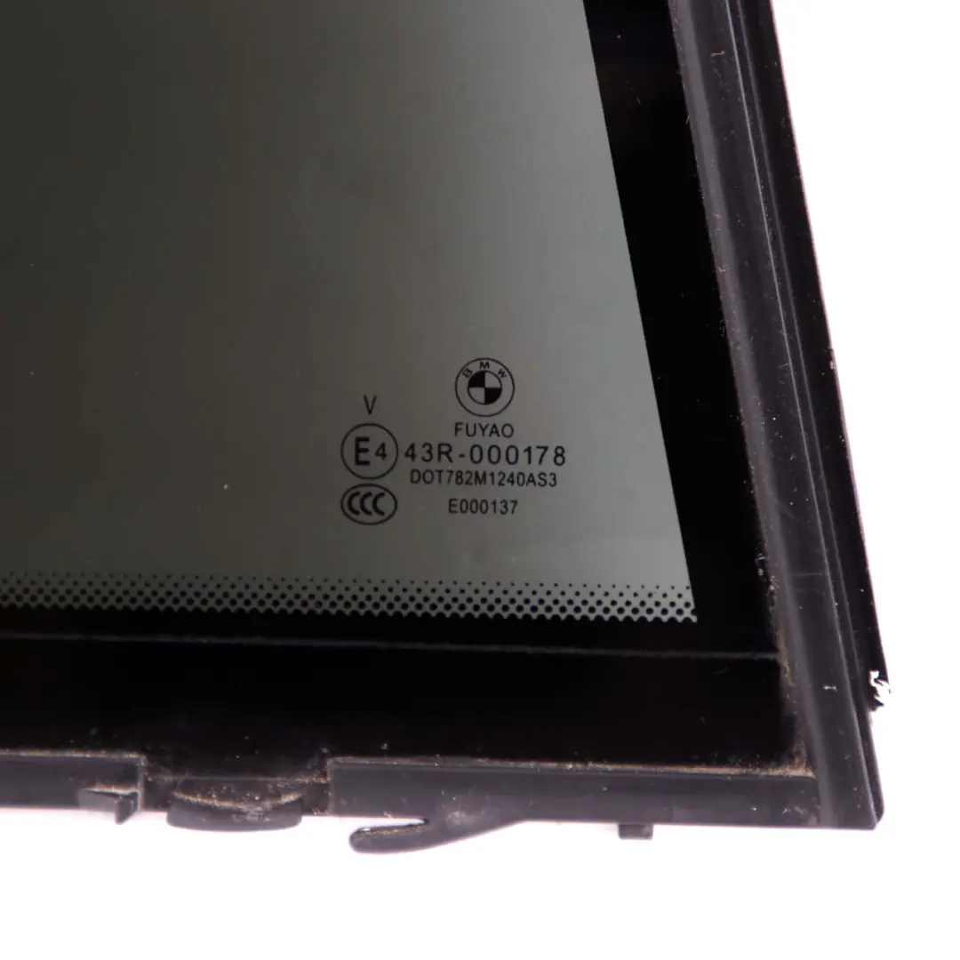 Puerta Ventana Lateral Fija Panel Vidrio Negro SSG Trasero Derecho AS3 para BMW F30 con número de pieza 7269558 BMW F30 Puerta Ventana Lateral Fija Panel Vidrio Negro SSG Trasero Derecho AS3 - SKU 7269558 - Número de pieza 7269558