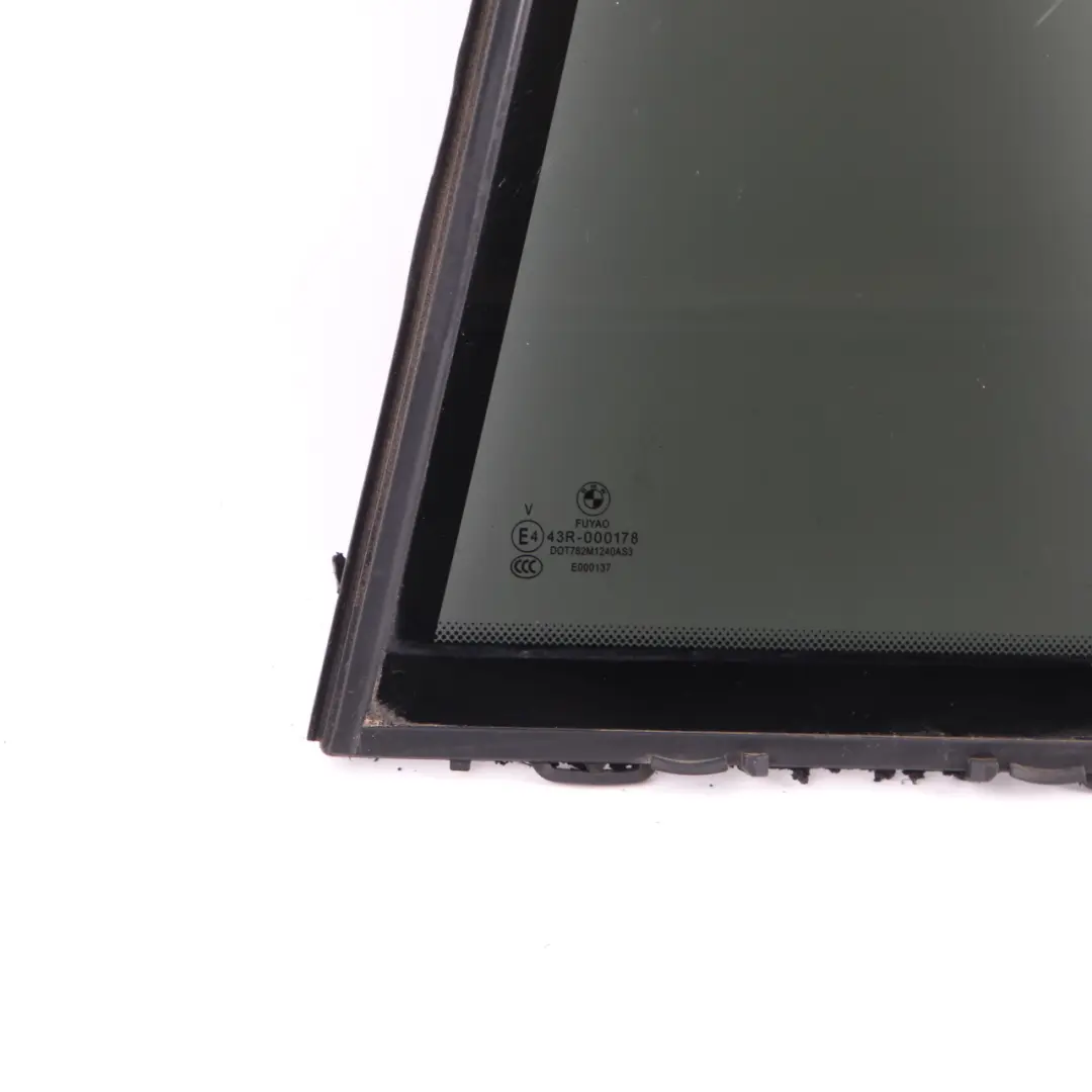 Fensterglas Hinten Links Dreieck Türseite AS3 Getönt Schwarz für BMW F31 mit Teilenummer 7269559 BMW F31 Fensterglas Hinten Links Dreieck Türseite AS3 Getönt Schwarz - SKU 7269559 - Teilenummer 7269559