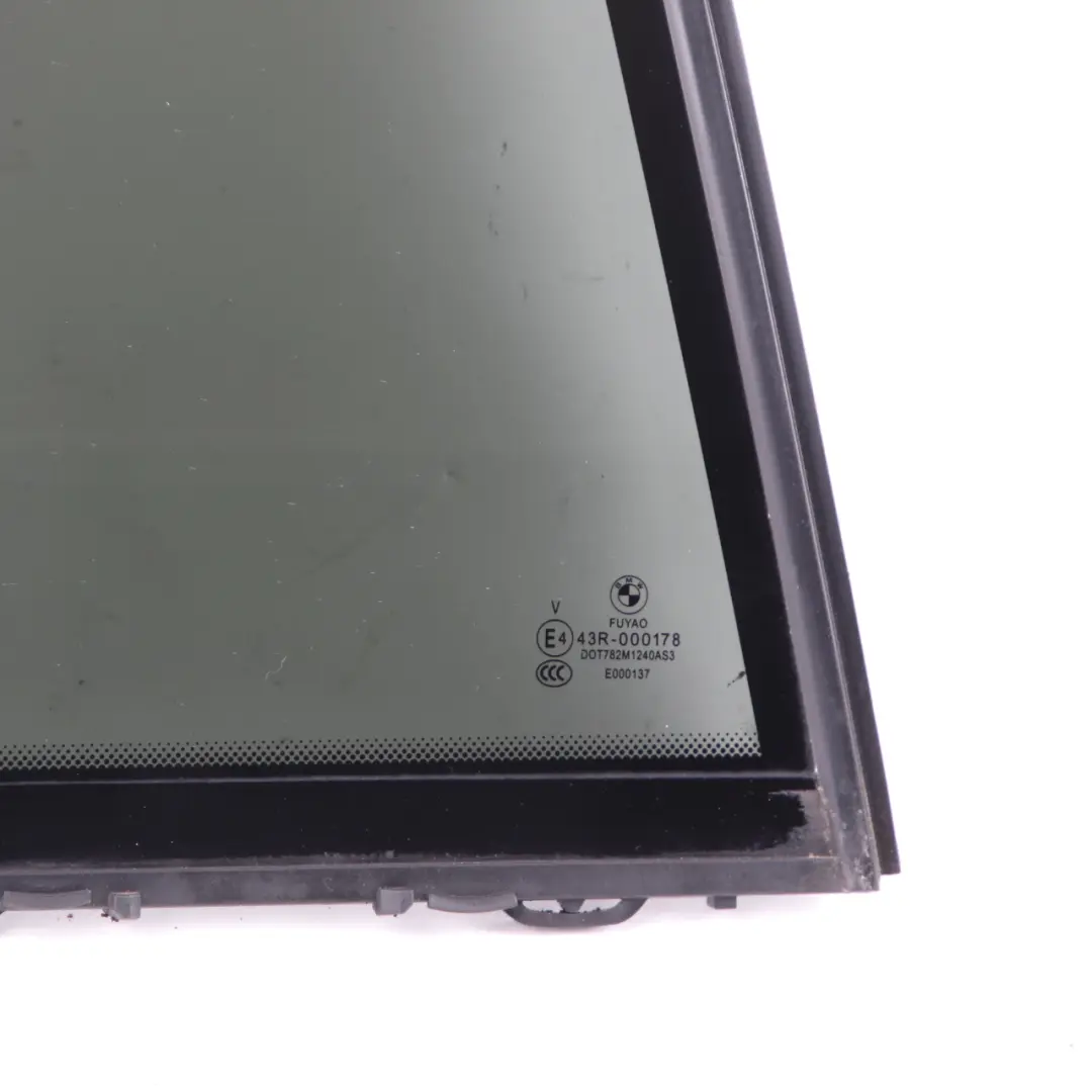 Cristal Ventana Trasera Triangular AS3 Tintado Derecho para BMW F31 Touring con número de pieza 7269560 BMW F31 Touring Cristal Ventana Trasera Triangular AS3 Tintado Derecho - SKU 7269560 - Número de pieza 7269560