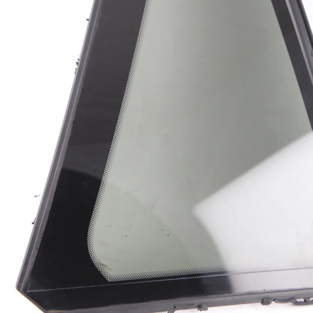 Cristal Ventana Trasera Triangular AS3 Tintado Derecho para BMW F31 Touring con número de pieza 7269560 BMW F31 Touring Cristal Ventana Trasera Triangular AS3 Tintado Derecho - SKU 7269560 - Número de pieza 7269560