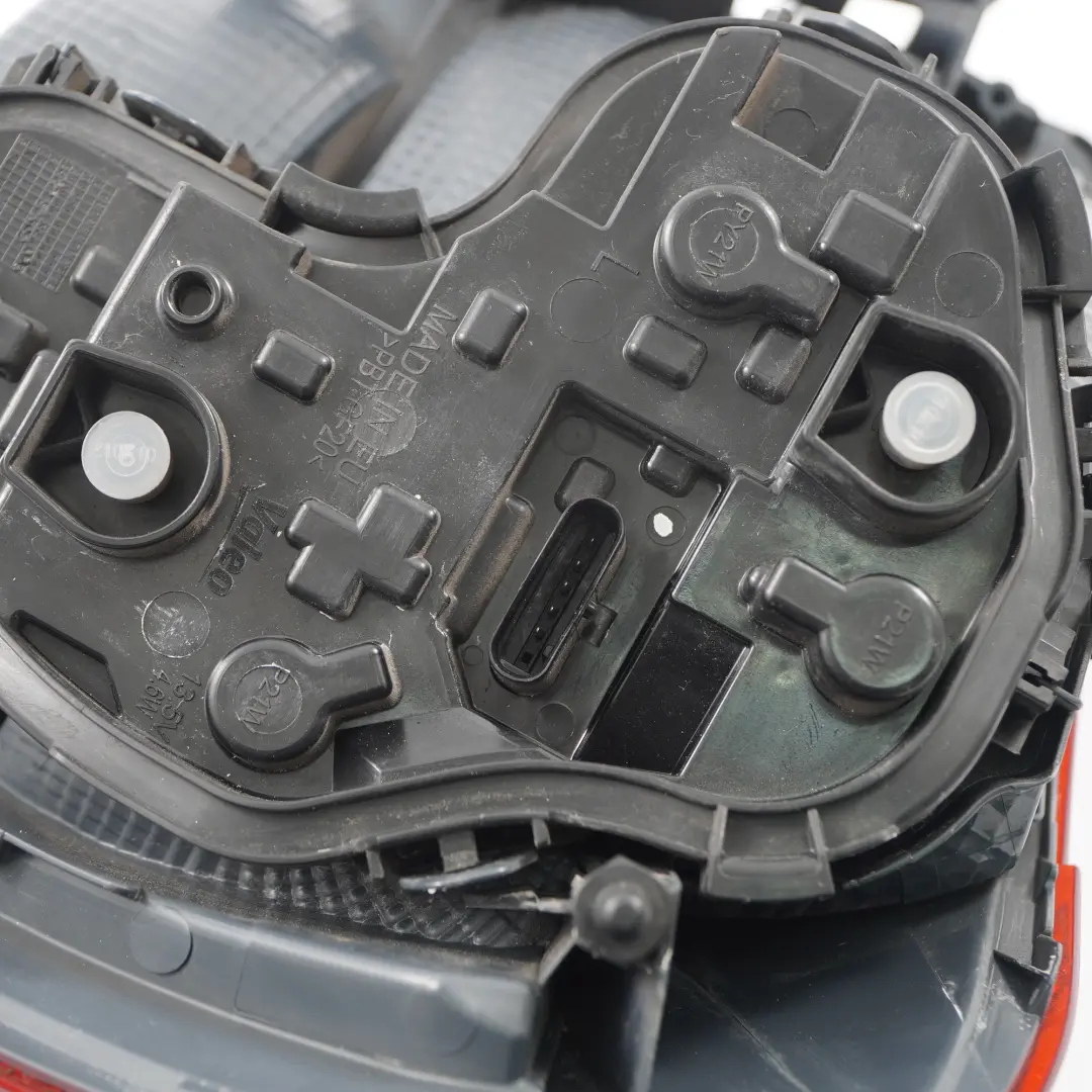 Piloto trasero BMW F20 F21 Blanco Intermitente Izquierdo para con número de pieza 7270097 Piloto trasero BMW F20 F21 Blanco Intermitente Izquierdo - SKU 7270097-4 - Número de pieza 7270097