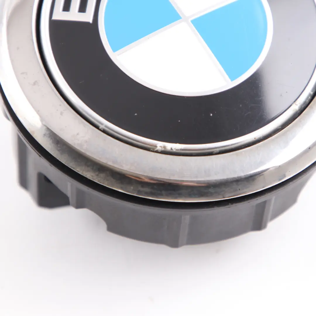 Emblema bagagliaio BMW F20 F21 Pulsante coperchio apertura posteriore per con numero di parte 7270728 Emblema bagagliaio BMW F20 F21 Pulsante coperchio apertura posteriore - SKU 7270728-12 - Numero di parte 7270728