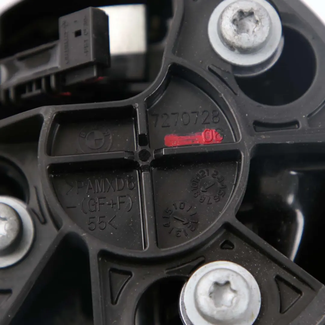 Emblemat Klamka Klapy Bagażnika do BMW F20 F21 LCI o numerze 7270728 BMW F20 F21 LCI Emblemat Klamka Klapy Bagażnika - SKU 7270728-4 - Numer Części 7270728