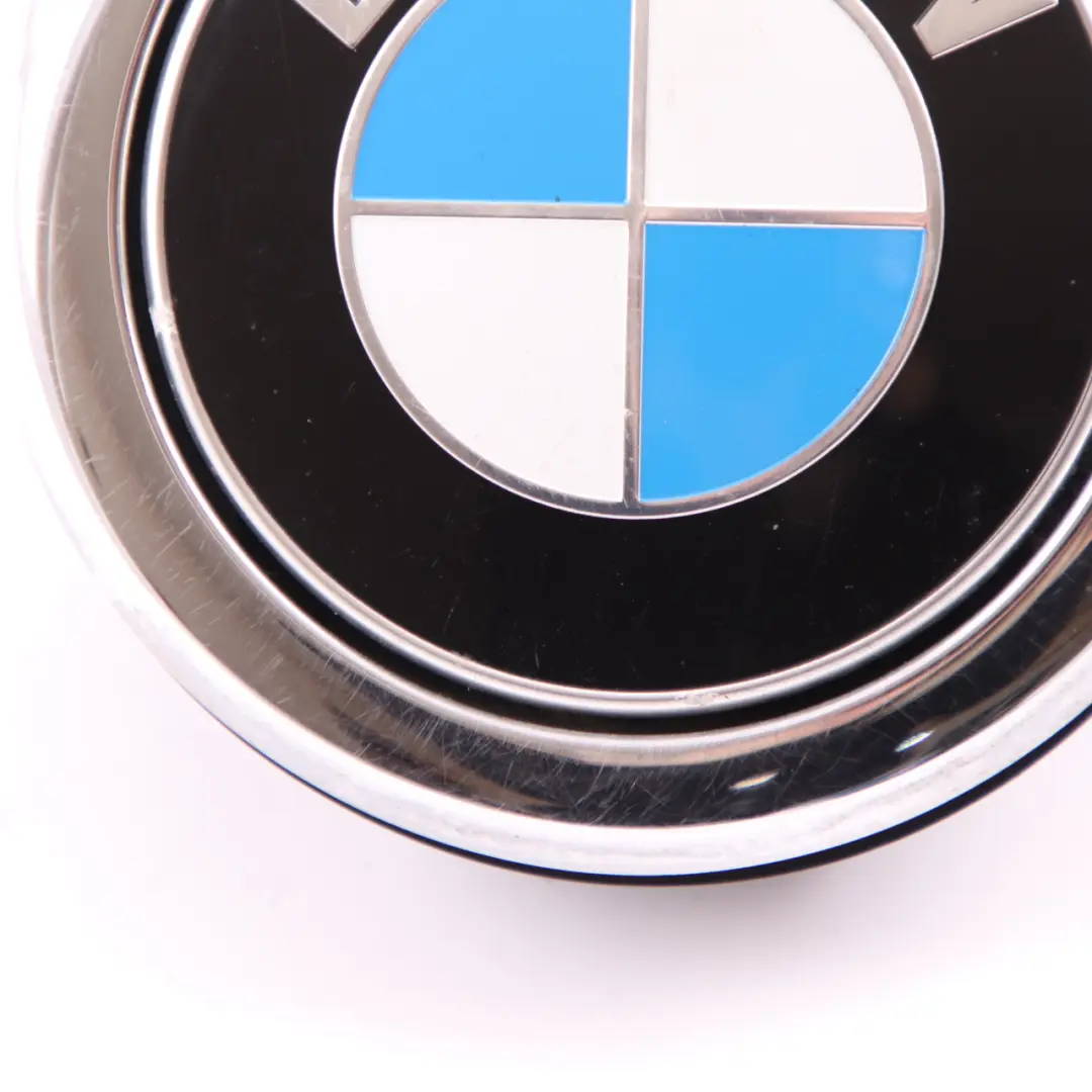 Emblemat Przycisk Otwierania Klapy Tył do BMW F20 F21 o numerze 7270728 BMW F20 F21 Emblemat Przycisk Otwierania Klapy Tył - SKU 7270728-6 - Numer Części 7270728