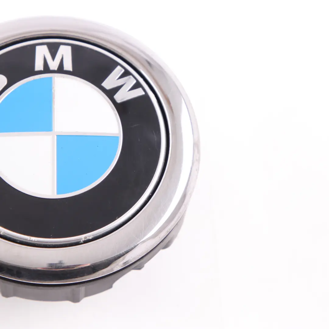 Emblemat Przycisk Otwierania Klapy Tył do BMW F20 F21 o numerze 7270728 BMW F20 F21 Emblemat Przycisk Otwierania Klapy Tył - SKU 7270728-9 - Numer Części 7270728