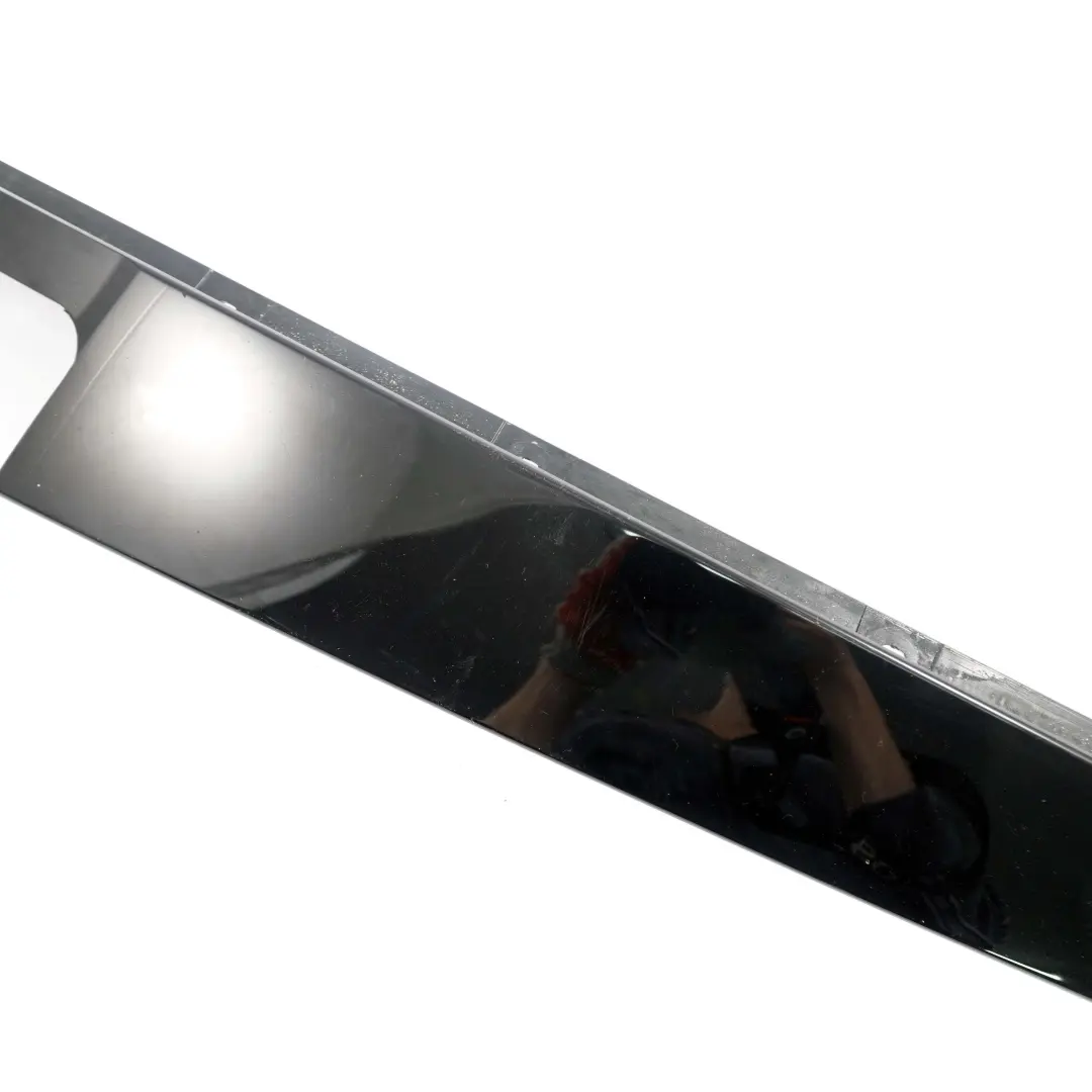 Window Finisher B Pillar Right Door High Gloss per BMW F20 LCI Cover con numero di parte 7276964 BMW F20 LCI Cover Window Finisher B Pillar Right Door High Gloss - SKU 7276964 - Numero di parte 7276964