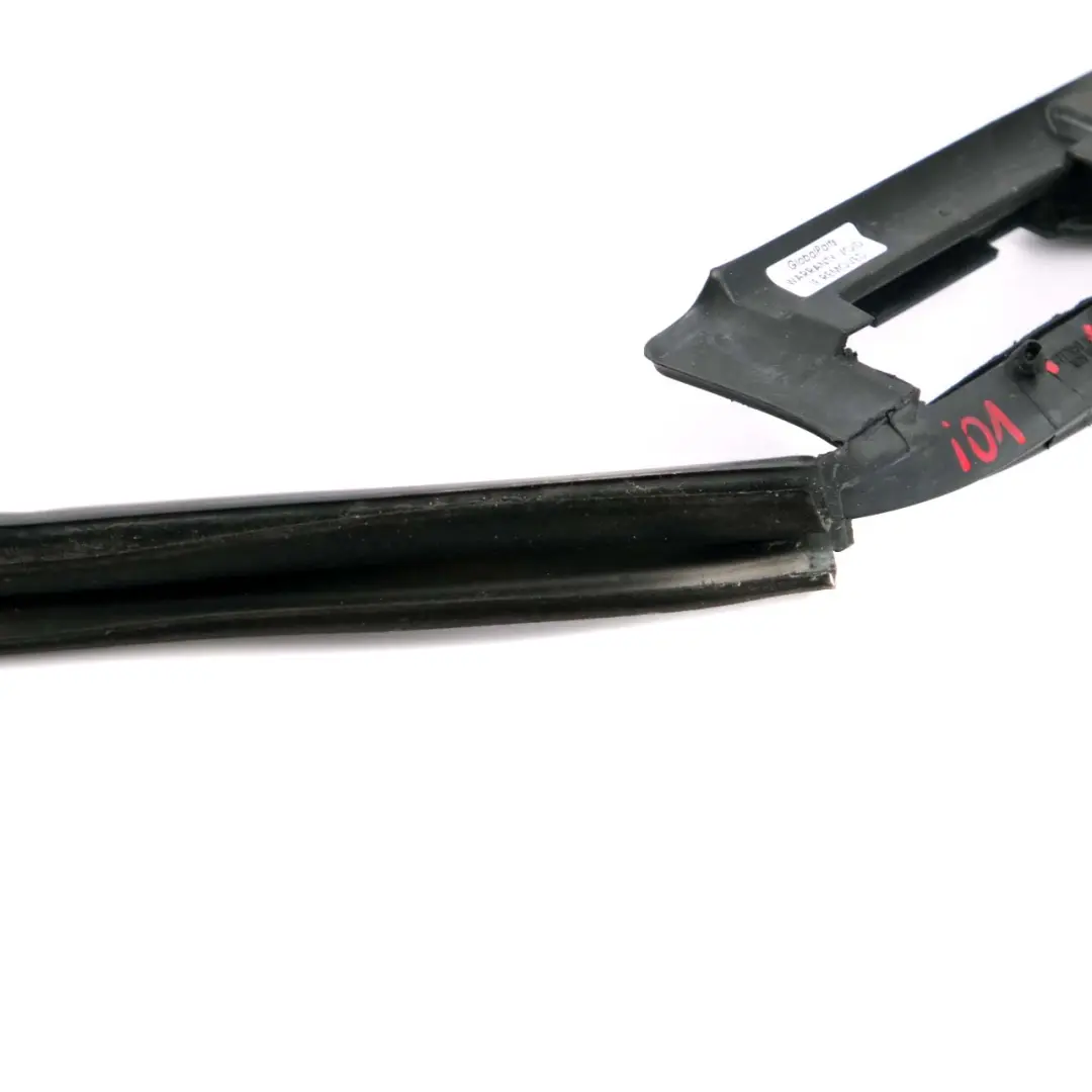 Guarnizione canale interno porta anteriore destra per BMW i3 I01 con numero di parte 7277050 BMW i3 I01 Guarnizione canale interno porta anteriore destra - SKU 7277050 - Numero di parte 7277050