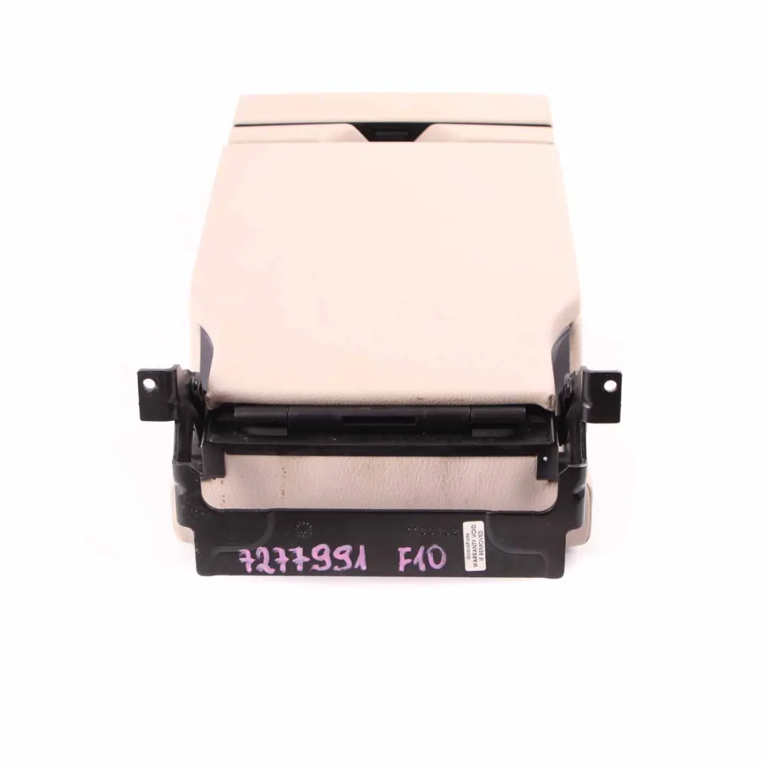 Bracciolo Sedile Posteriore Centro Rivestimento Pelle Oyster per BMW F10 con numero di parte 7277991 BMW F10 Bracciolo Sedile Posteriore Centro Rivestimento Pelle Oyster - SKU 7277991 - Numero di parte 7277991