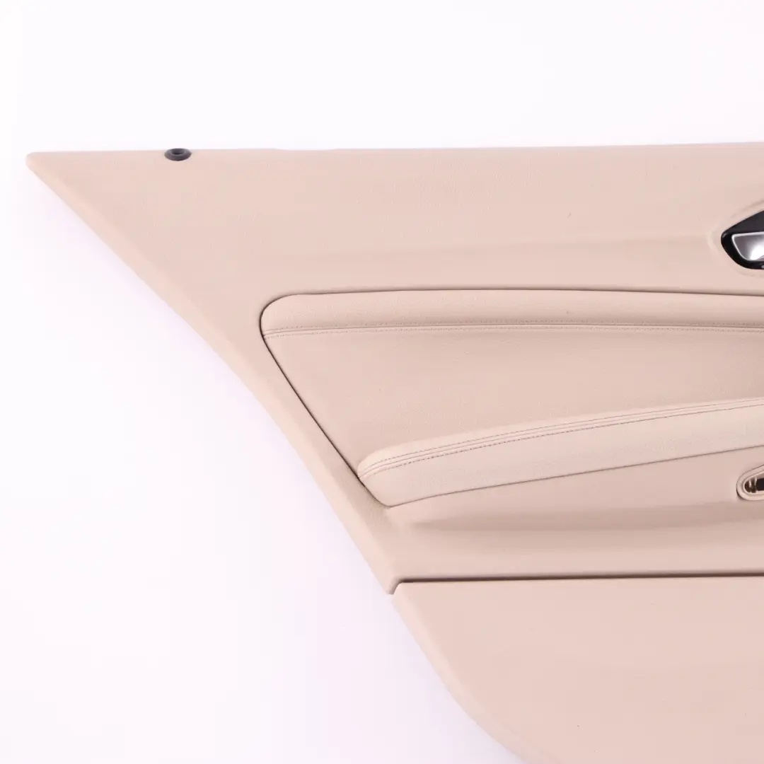 Panneau de Carte de Porte Arrière Gauche Cache Doublure Cuir Oyster pour BMW F20 à propos du numéro de pièce 7278491 BMW F20 Panneau de Carte de Porte Arrière Gauche Cache Doublure Cuir Oyster - SKU 7278491 - Numéro de pièce 7278491