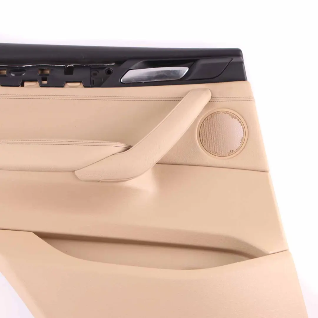 Karta Boczek Drzwi Lewy Tył Skóra Beżowa 7279922 do BMW X3 F25 o numerze 7279921 BMW X3 F25 Karta Boczek Drzwi Lewy Tył Skóra Beżowa 7279922 - SKU 7279921 - Numer Części 7279921