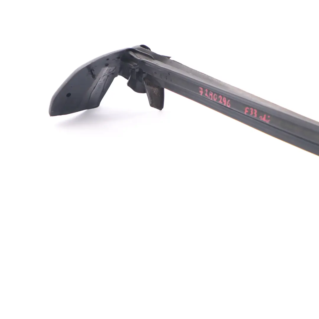 Joint Quartier Joint intérieur canal droite vitre arrière pour BMW F33 F83 M4 à propos du numéro de pièce 7280296 BMW F33 F83 M4 Joint Quartier Joint intérieur canal droite vitre arrière - SKU 7280296 - Numéro de pièce 7280296