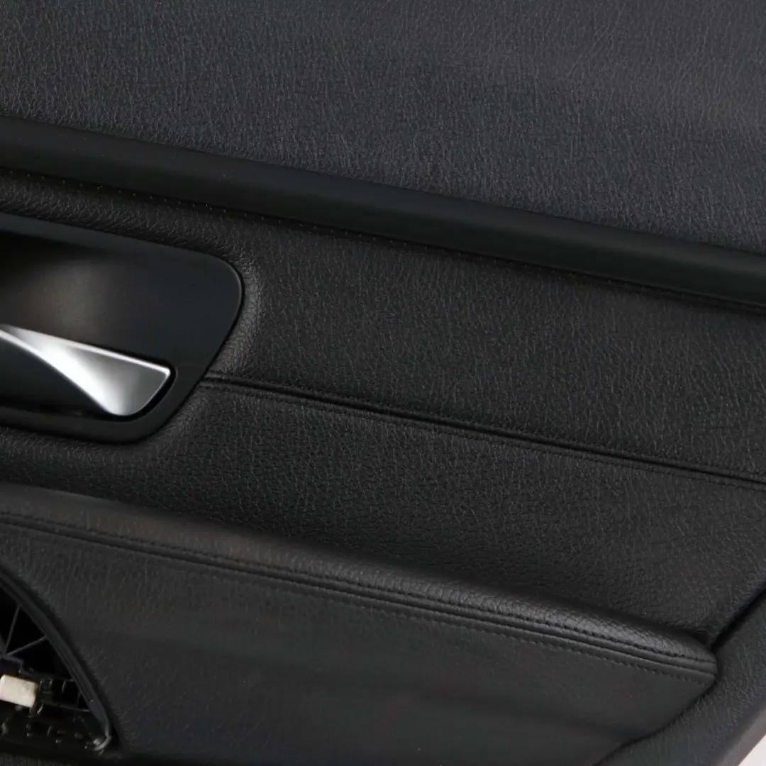 Boczek Drzwi Prawy Tył Skórzana Tapicerka Dakota Black do BMW F30 F31 o numerze 7281018 BMW F30 F31 Boczek Drzwi Prawy Tył Skórzana Tapicerka Dakota Black - SKU 7281018 - Numer Części 7281018