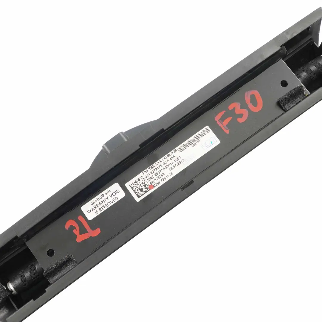 Sonnenschutzrollo Dreiecksfenster Links Schwarz für BMW F30 mit Teilenummer 7281123 BMW F30 Sonnenschutzrollo Dreiecksfenster Links Schwarz - SKU 7281123 - Teilenummer 7281123