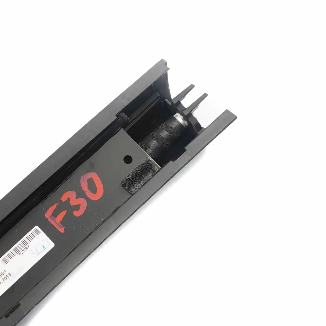 Enrollable Ventana Izquierda BMW F30 Triangular para Cortina con número de pieza 7281123 Cortina Enrollable Ventana Izquierda BMW F30 Triangular - SKU 7281123 - Número de pieza 7281123