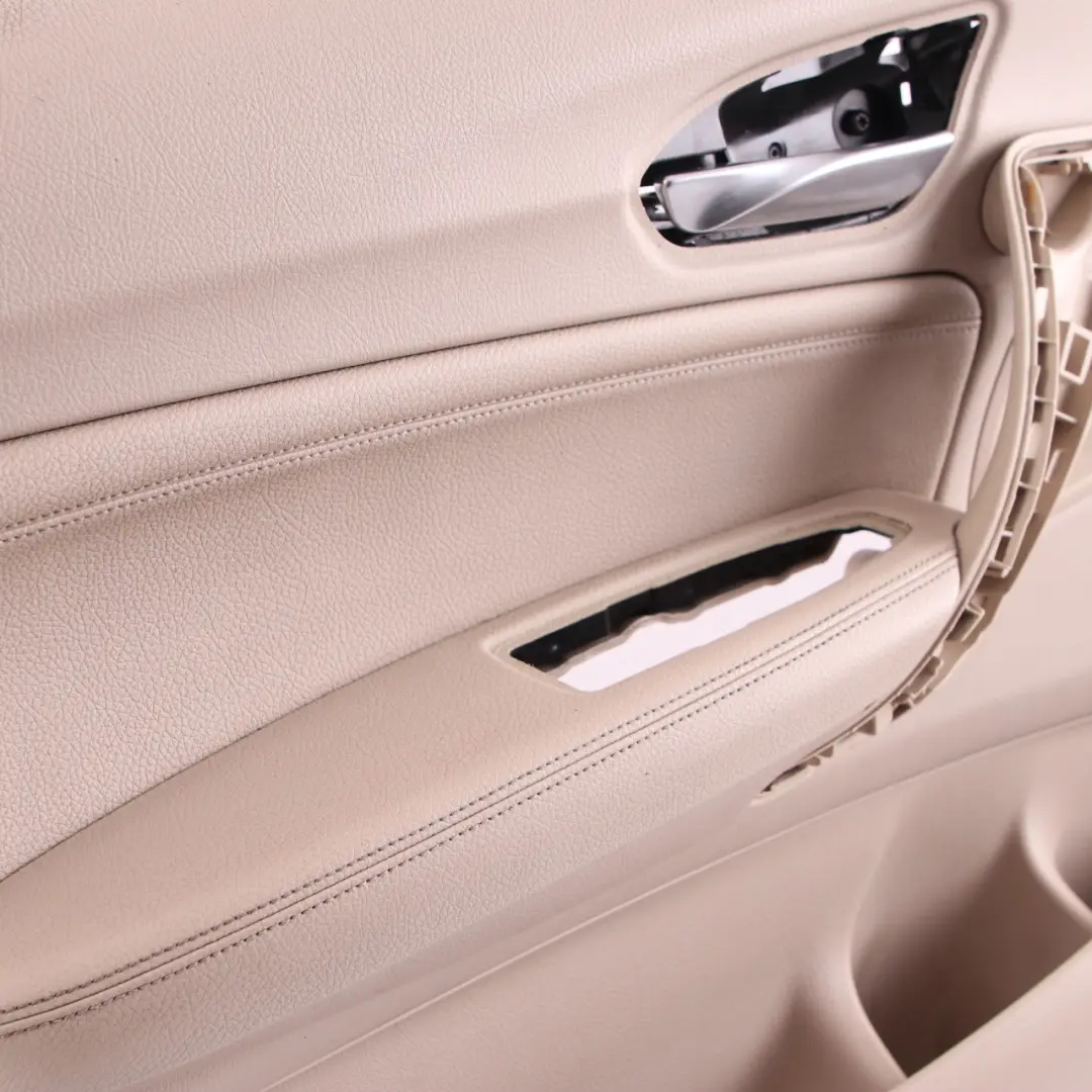 Tür Karte Panel Vorne Links Trim Abdeckung Leder Dakota Oyster für BMW F20 mit Teilenummer 7282815 BMW F20 Tür Karte Panel Vorne Links Trim Abdeckung Leder Dakota Oyster - SKU 7282815 - Teilenummer 7282815