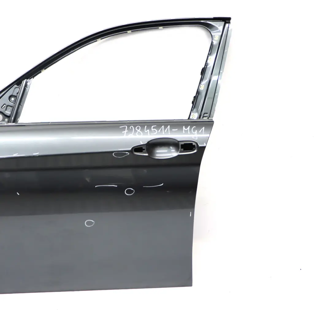 Puerta Delantera Izquierda Gris Mineral Metalizado - B39 para BMW F20 con número de pieza 7284511 BMW F20 Puerta Delantera Izquierda Gris Mineral Metalizado - B39 - SKU 7284511-MG1 - Número de pieza 7284511