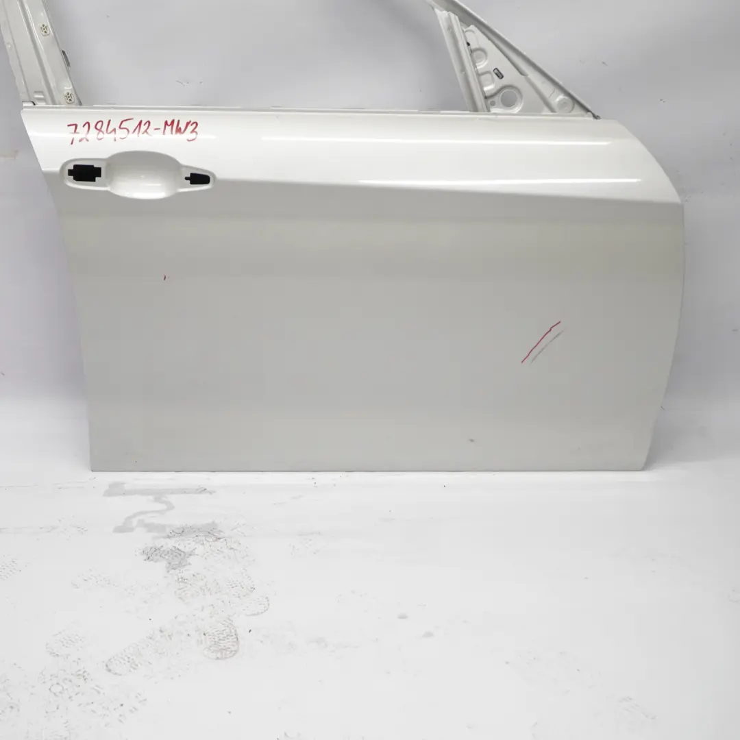 Puerta Delantera Derecha Mineralweiss Blanco Mineral Metalizado - A96 para BMW F20 con número de pieza 7284512 BMW F20 Puerta Delantera Derecha Mineralweiss Blanco Mineral Metalizado - A96 - SKU 7284512-MW3 - Número de pieza 7284512