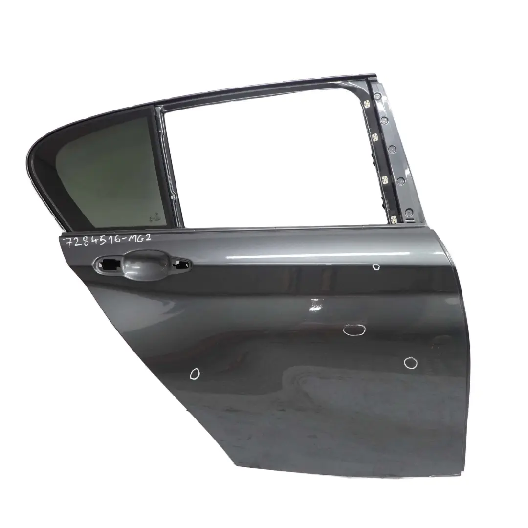 Puerta Trasera Derecha Gris Mineral Grau Metalizado - B39 para BMW F20 con número de pieza 7284516 BMW F20 Puerta Trasera Derecha Gris Mineral Grau Metalizado - B39 - SKU 7284516-MG2 - Número de pieza 7284516
