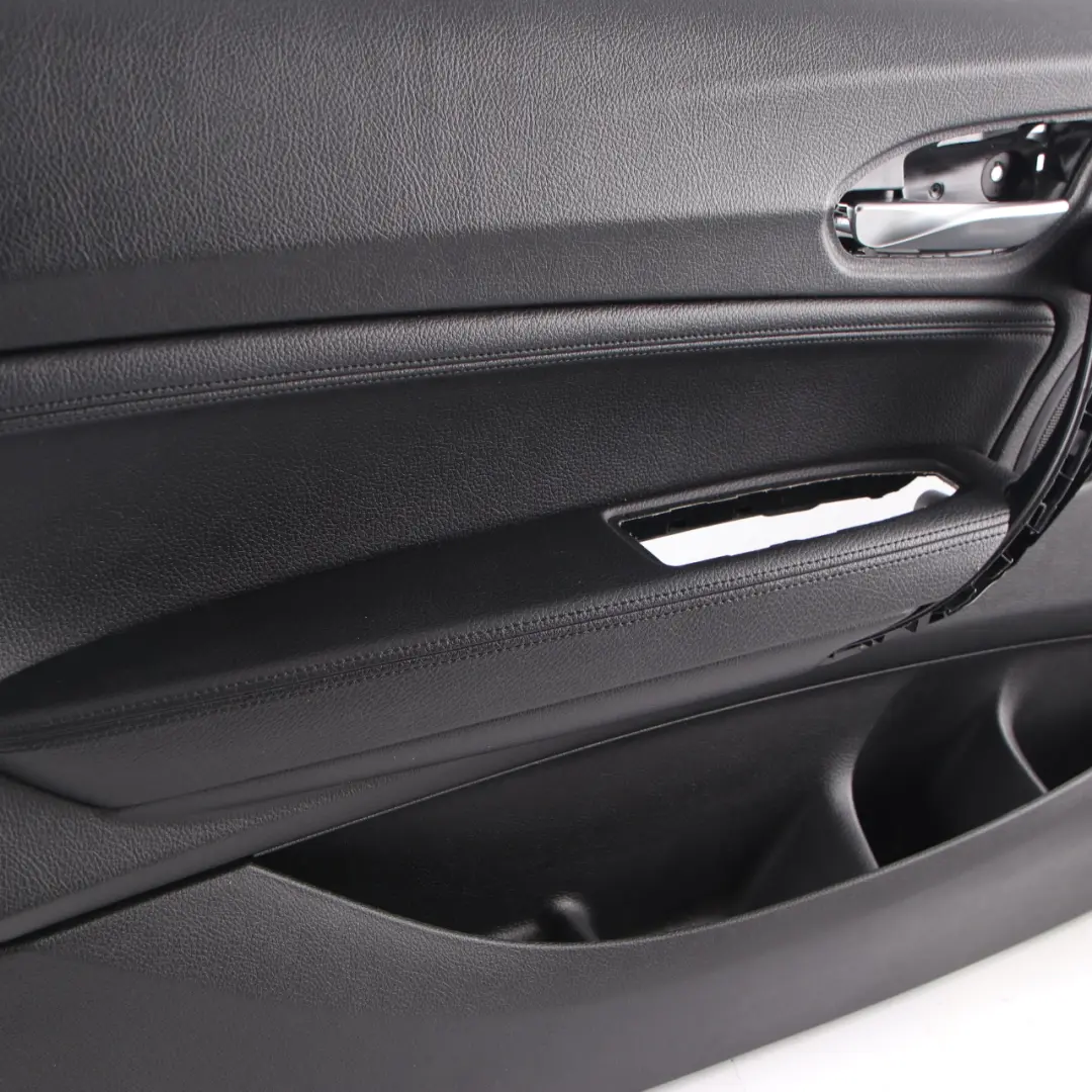 Türkarte vorne links Türverkleidung Abdeckung Schwarz Leder Dakota für BMW F21 F22 mit Teilenummer 7285385 BMW F21 F22 Türkarte vorne links Türverkleidung Abdeckung Schwarz Leder Dakota - SKU 7285385 - Teilenummer 7285385