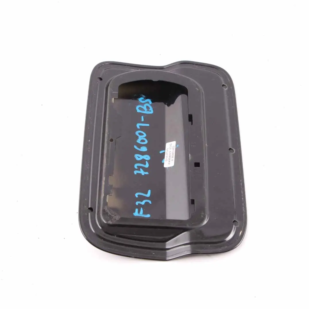 Coperchio sportello carburante Black Sapphire Metallic 475 per BMW F32 LCI con numero di parte 7286001 BMW F32 LCI Coperchio sportello carburante Black Sapphire Metallic 475 - SKU 7286001-BS - Numero di parte 7286001