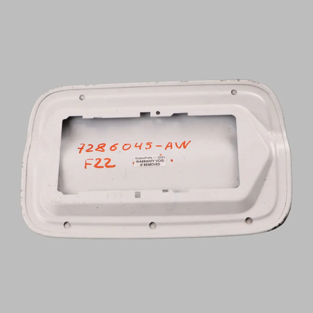 Kraftstoff Tank Klappe Einfüll Sutzen Deckel Alpinweiß - 300 für BMW F22 mit Teilenummer 7286045 BMW F22 Kraftstoff Tank Klappe Einfüll Sutzen Deckel Alpinweiß - 300 - SKU 7286045-AW - Teilenummer 7286045