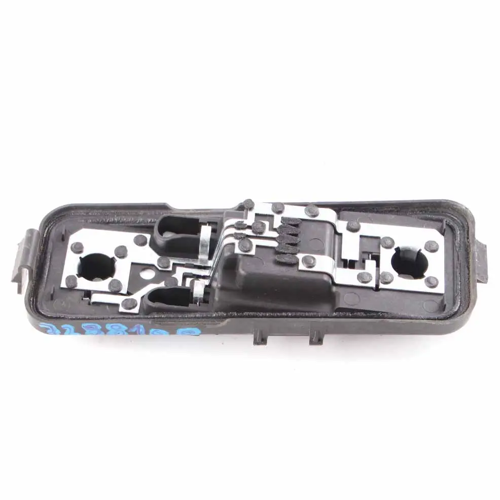 Gniazdo Mocowanie Żarówki Lampy Tył Tylnej do BMW X3 F25 o numerze 7288198 BMW X3 F25 Gniazdo Mocowanie Żarówki Lampy Tył Tylnej - SKU 7288198 - Numer Części 7288198