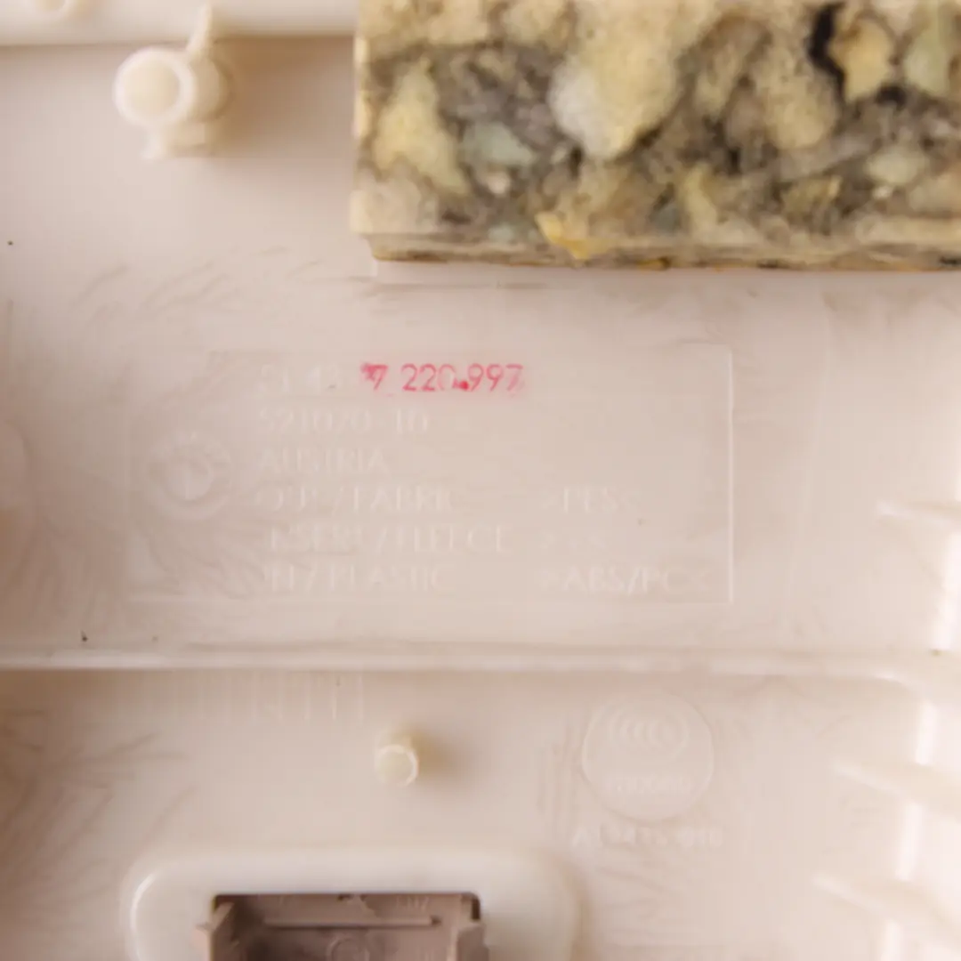 Copertura Colonna B Superiore Sinistra N/S Trim Oyster 7220997 per BMW F30 F80 M3 con numero di parte 7288217 BMW F30 F80 M3 Copertura Colonna B Superiore Sinistra N/S Trim Oyster 7220997 - SKU 7288217 - Numero di parte 7288217