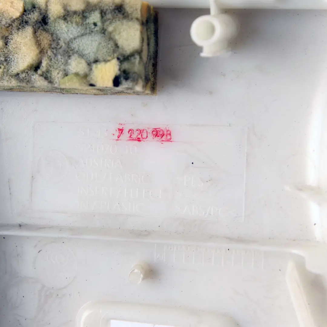 Tapa Columna B Superior Derecha O/S Trim Oyster 7220998 para BMW F30 F80 M3 con número de pieza 7288218 BMW F30 F80 M3 Tapa Columna B Superior Derecha O/S Trim Oyster 7220998 - SKU 7288218 - Número de pieza 7288218