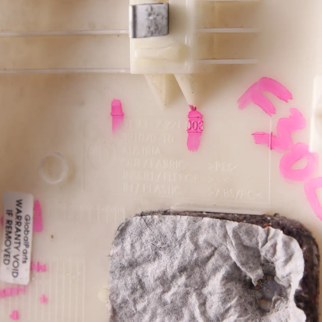 Osłona Słupka Lewy Tył 7221003 do BMW F30 F80 M3 o numerze 7288227 BMW F30 F80 M3 Osłona Słupka Lewy Tył 7221003 - SKU 7288227 - Numer Części 7288227