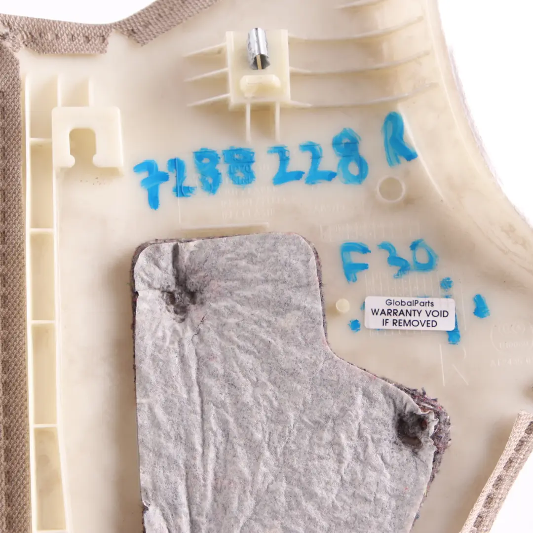 Tapa Columna C Pilar Trasero Derecho Panel Recorte Oyster 7221004 para BMW F30 F80 M3 con número de pieza 7288228 BMW F30 F80 M3 Tapa Columna C Pilar Trasero Derecho Panel Recorte Oyster 7221004 - SKU 7288228 - Número de pieza 7288228