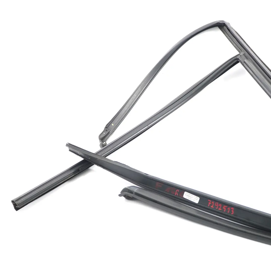 Joint De Porte Fenêtre Guide Arrière Droit Caoutchouc pour BMW X5 F15 à propos du numéro de pièce 7289668 BMW X5 F15 Joint De Porte Fenêtre Guide Arrière Droit Caoutchouc - SKU 7289668 - Numéro de pièce 7289668